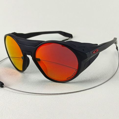 Oakley Clifden Fakes